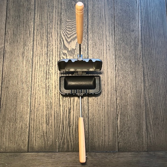 Sandwich Grill - Handheld Pie Iron, Sandwich Maker, Hand Toaster Non Stick - Picture 2 of 6